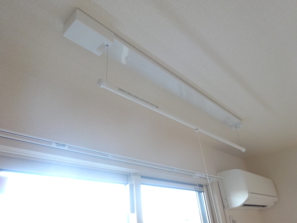 その他設備　室内物干し付きで雨の日も洗濯物が干せます♪