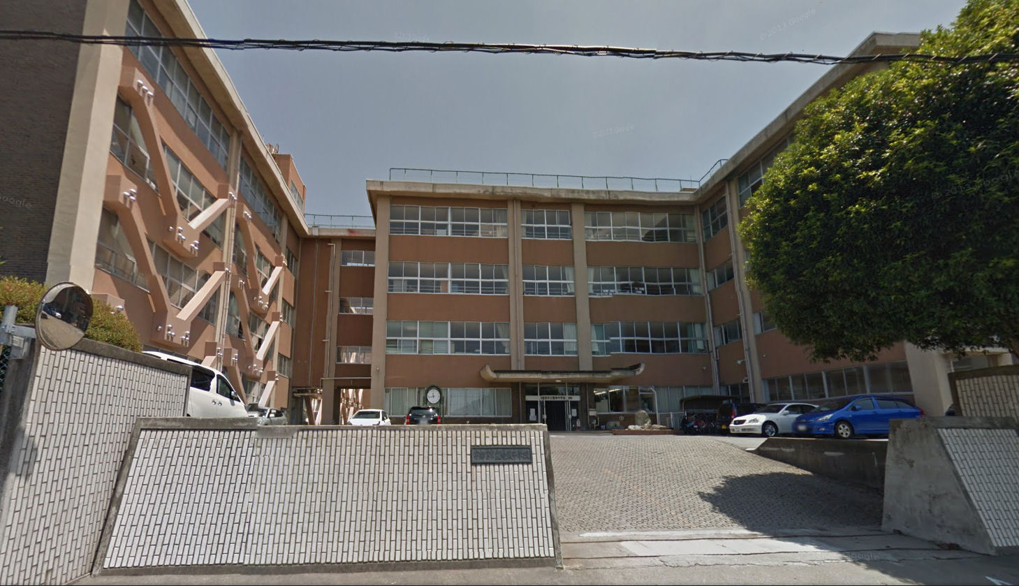 中学校　陽東中学校（中学校）まで683m