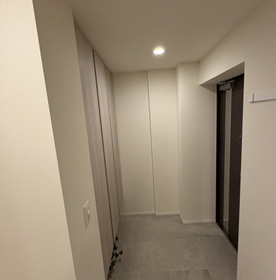 玄関　※別部屋の参考写真です。