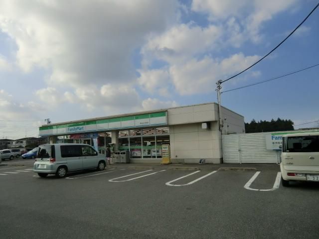 コンビニ　ファミリーマート（コンビニ）まで300m