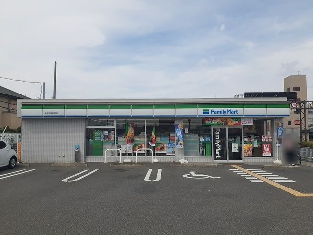 コンビニ　ファミリーマート様（コンビニ）まで212m