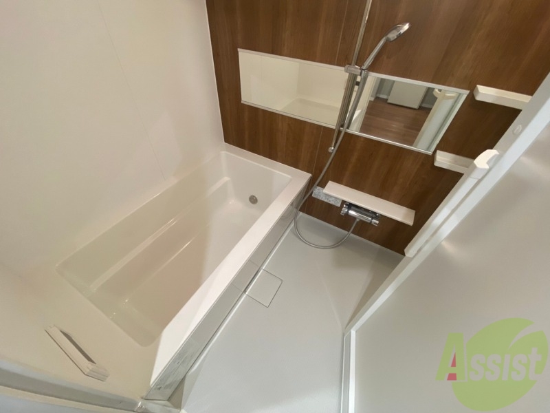 バス・シャワールーム　お風呂になります。一日の疲れを癒してくださいね。