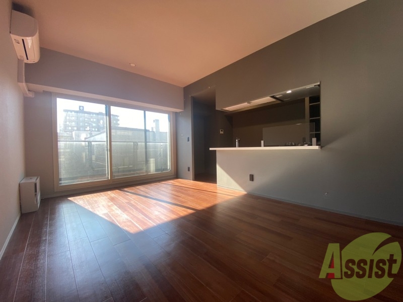 居室・リビング　広くてキレイなお部屋が広がっていて、充実した生活が送れそう。