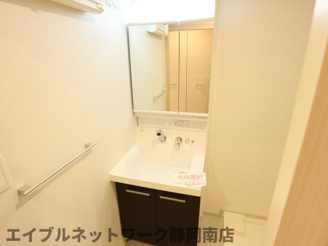 洗面設備　スペースが確保できる洗面所です