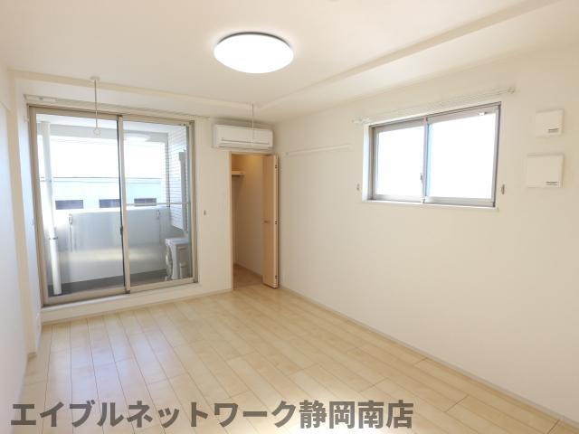 居室・リビング　ゆったり過ごせる居間です