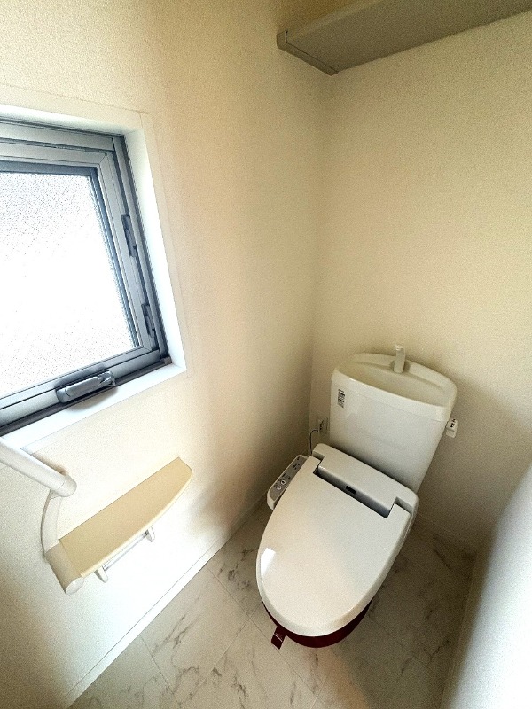 トイレ　※別号室の写真となります。