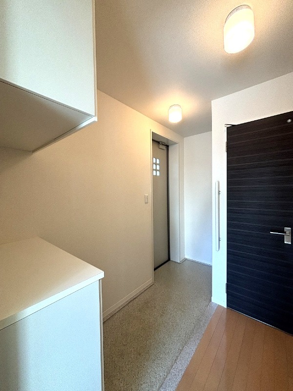 玄関　※別号室の写真となります。