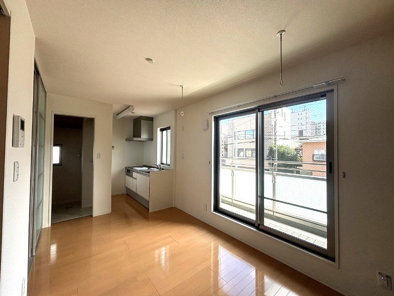 居室・リビング　※別号室の写真となります。