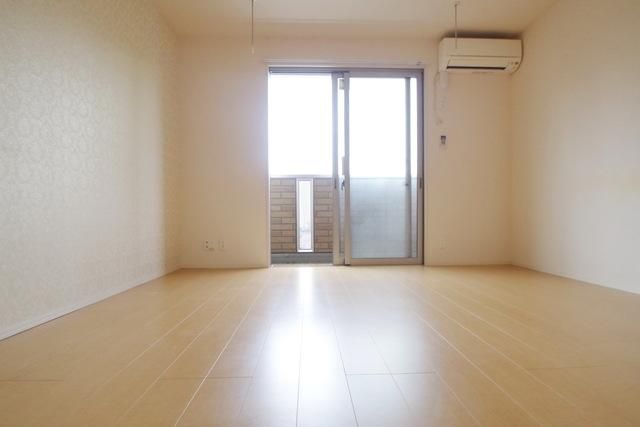 居室・リビング　★日当たりが良いお部屋です★