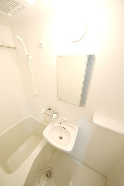 洗面設備　★濡れても安心のバスルーム内の洗面所です★