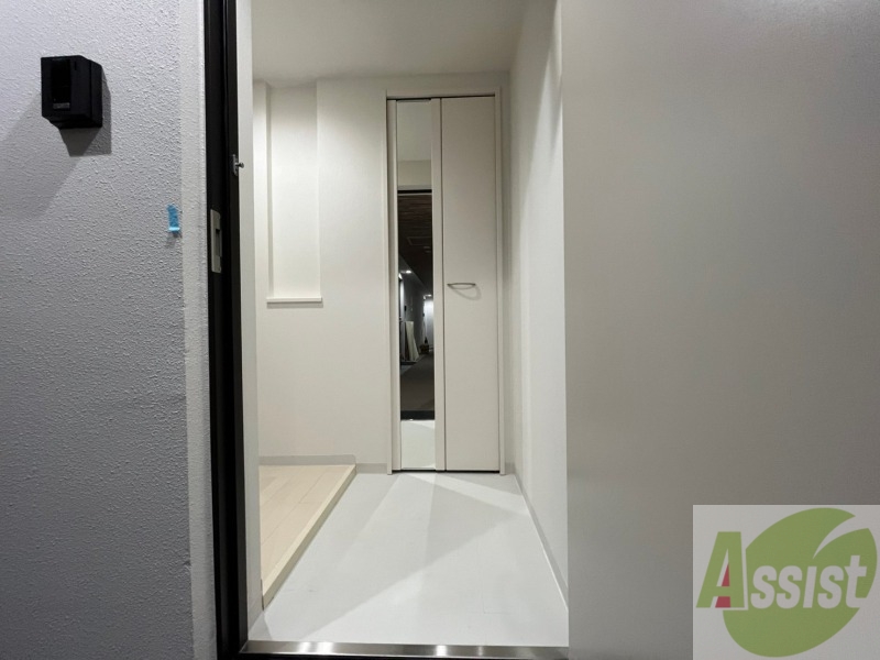 玄関　玄関の様子です。明るい印象ですね。気分もあがりそう。