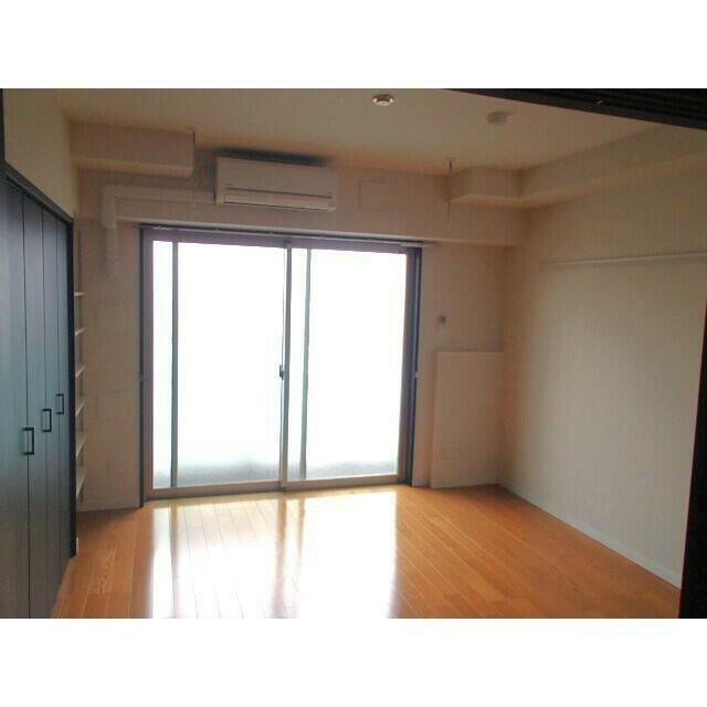 居室・リビング　洋室。日当たり良好♪