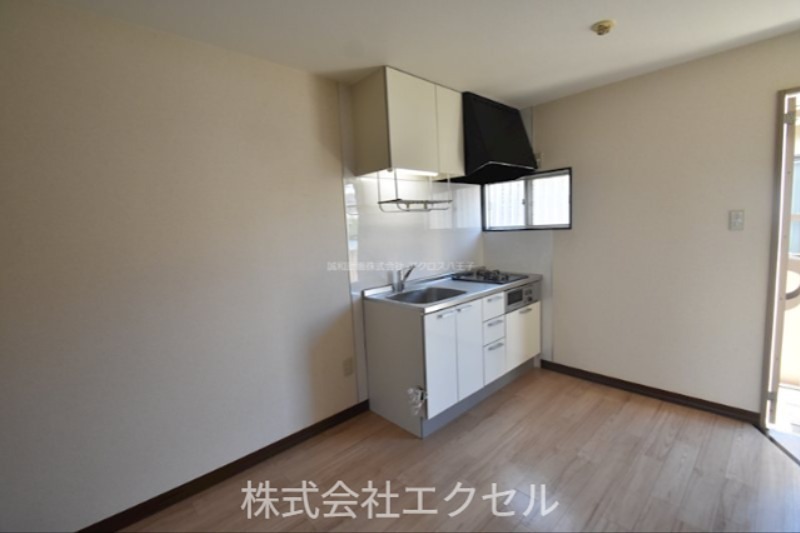 キッチン　キッチンは窓有りです。