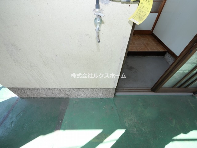 バルコニー　暖かな日差しのふりそそぐバルコニー