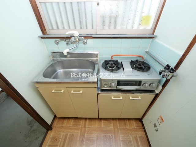 キッチン　コンパクトなキッチンで掃除もラクラク