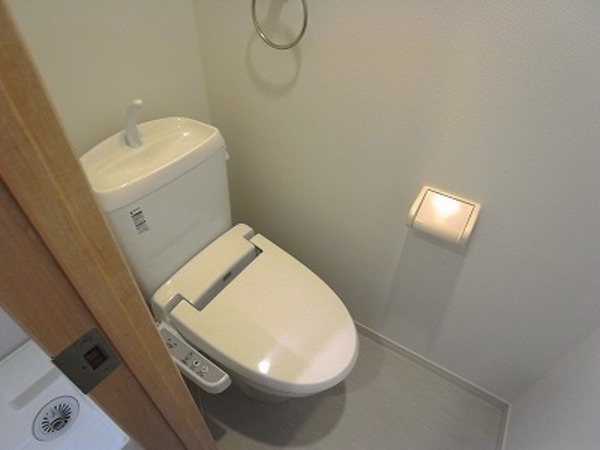 トイレ　個室タイプのトイレ