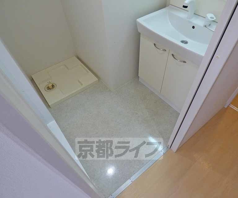 洗面設備　綺麗な洗面所です。