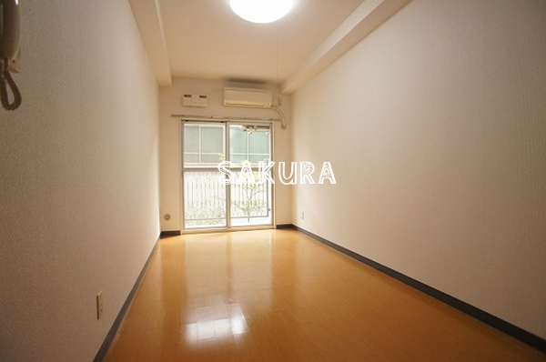 居室・リビング　使いやすい形の為、レイアウトを楽しめます♪