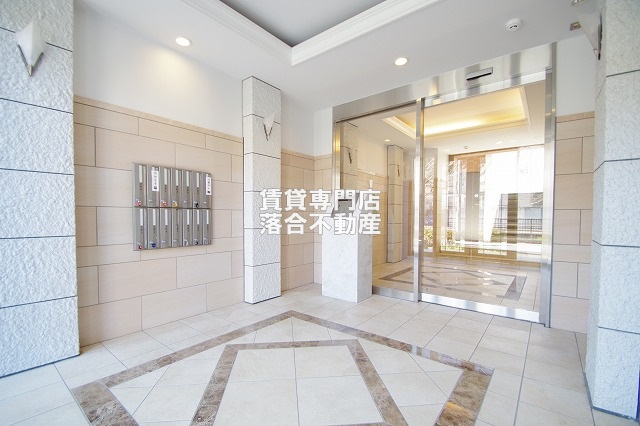 エントランス　オートロック付きで安心♪