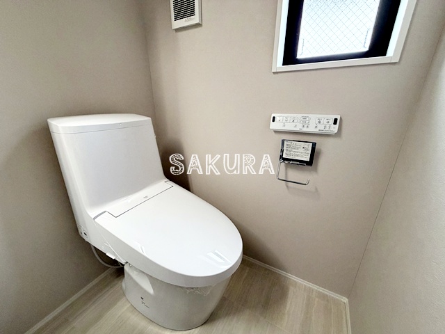 トイレ　落ち着いた色調のトイレです♪