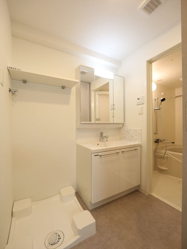 洗面設備　脱衣所　シャンプードレッサー　室内洗濯機置き場