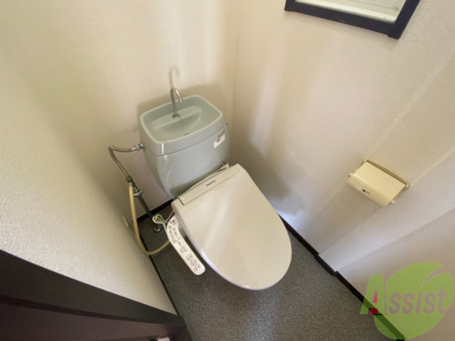 トイレ　ウォシュレット付きトイレです。安心して使用できますよ。