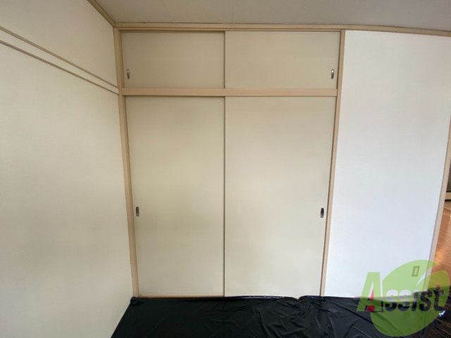 収納　収納もありました。天井いっぱいまでの高さがあります。