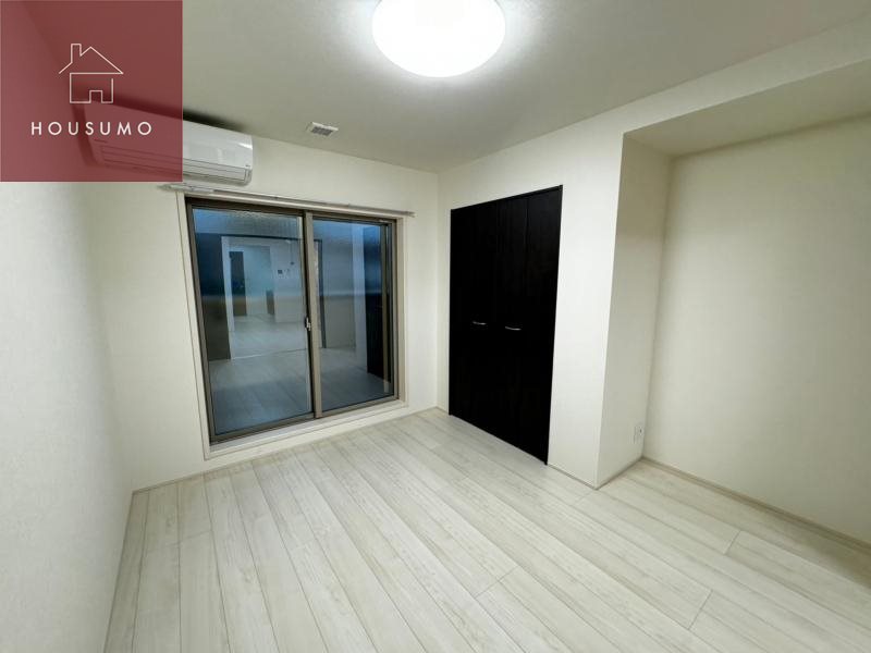 その他部屋・スペース　開放的な寝室です