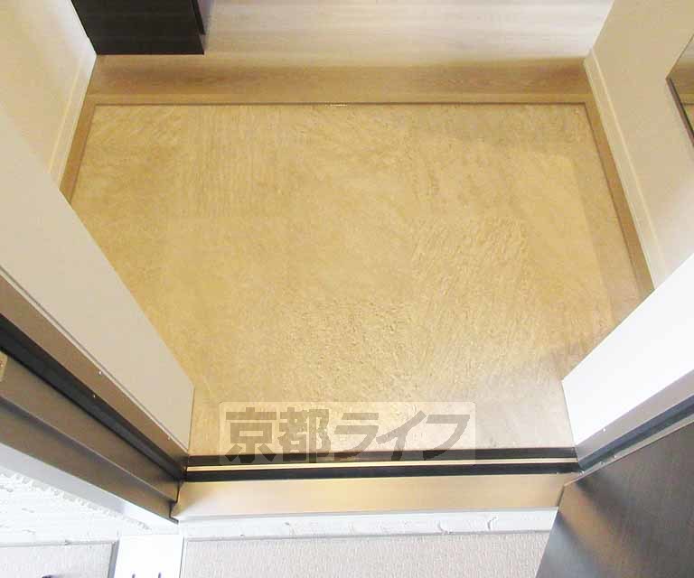 玄関　玄関はコチラです