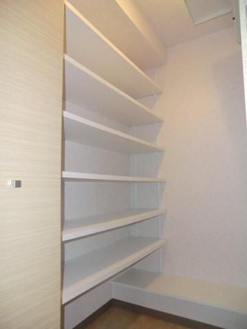玄関　シューズインクローク有