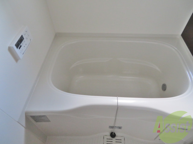 バス・シャワールーム　こちらのお風呂で一日の疲れを癒して下さい。