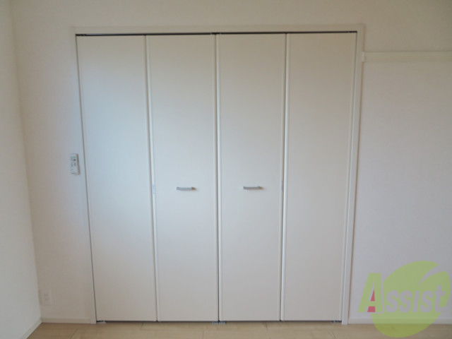 収納　６帖の洋室には、高さがあるクローゼットが付いています。