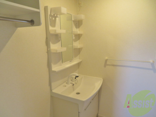 洗面設備　独立洗面台なので、朝の身支度もバッチリです。