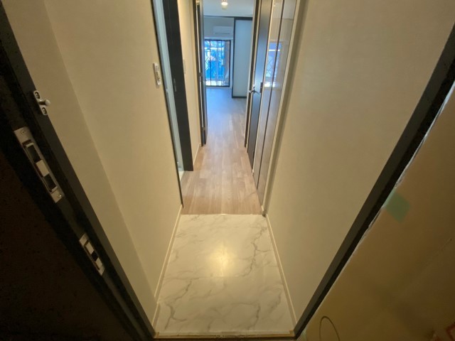 玄関　反転タイプのお部屋です