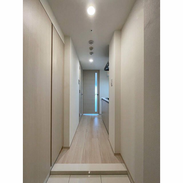 玄関　写真は同タイプ住居です。