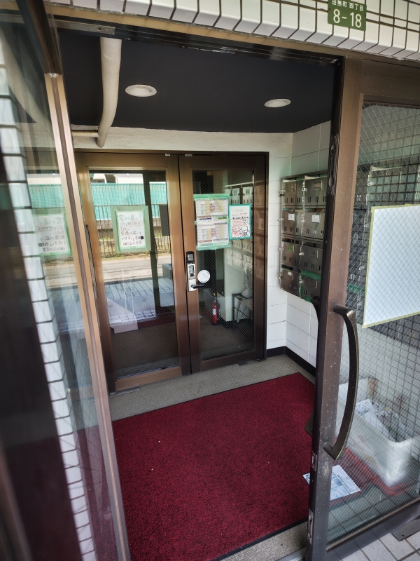 エントランス　建物入り口