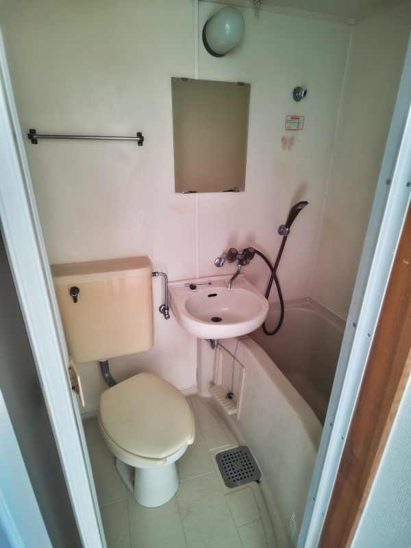 バス・シャワールーム　トイレと風呂シャワー