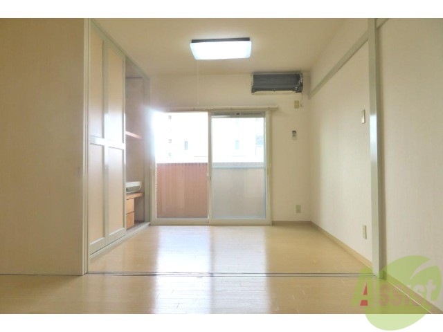 居室・リビング　広々としたリビングはとても気持ちがいいですね。