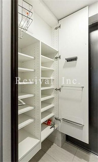 収納　奥行豊富なシューズクローゼット完備