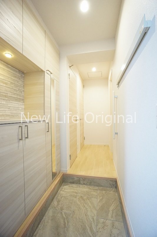 玄関　上下2段あるシューズボックス♪シーズンものの靴まで収納☆