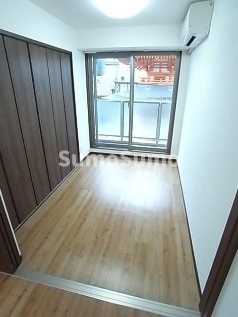 その他部屋・スペース　開放的な寝室です