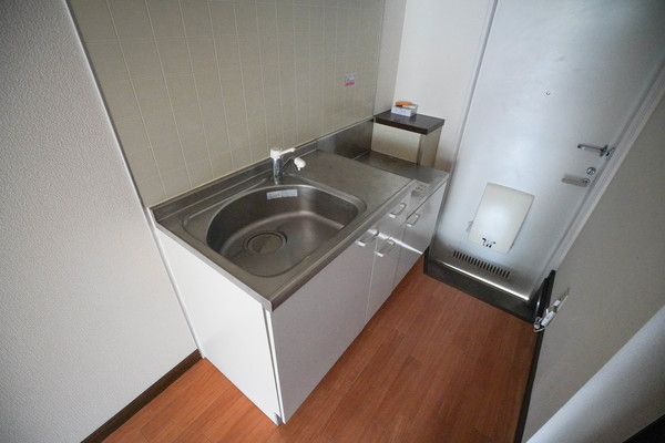 キッチン　同じ建物の別なお部屋