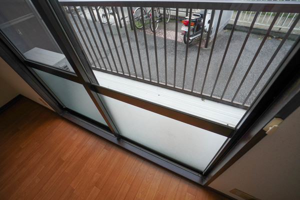 バルコニー　同じ建物の別なお部屋