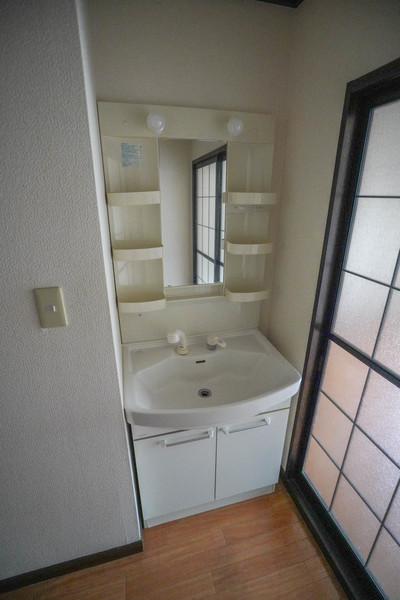 洗面設備　同じ建物の別なお部屋