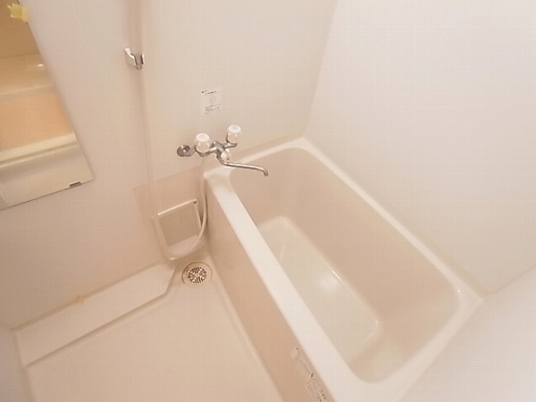 バス・シャワールーム　同物件・別部屋写真