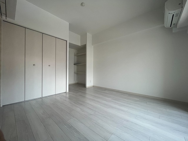 居室・リビング　同物件、別号室のものです。