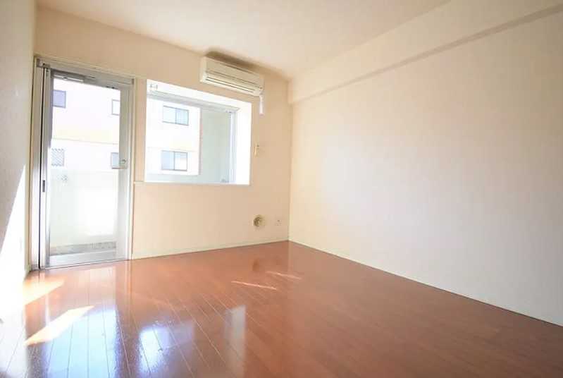 居室・リビング　写真は別号室です。現況優先になります。