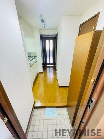 玄関　※類似間取りの別のお部屋の写真です※