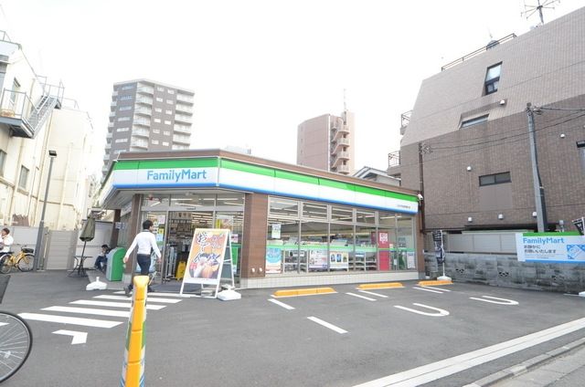 コンビニ　ファミリーマート八王子市役所通り店（コンビニ）まで433m