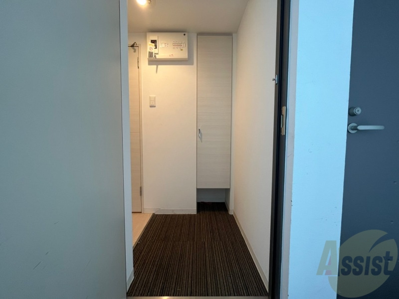 玄関　玄関です。すぐ広いリビングにつながっています。